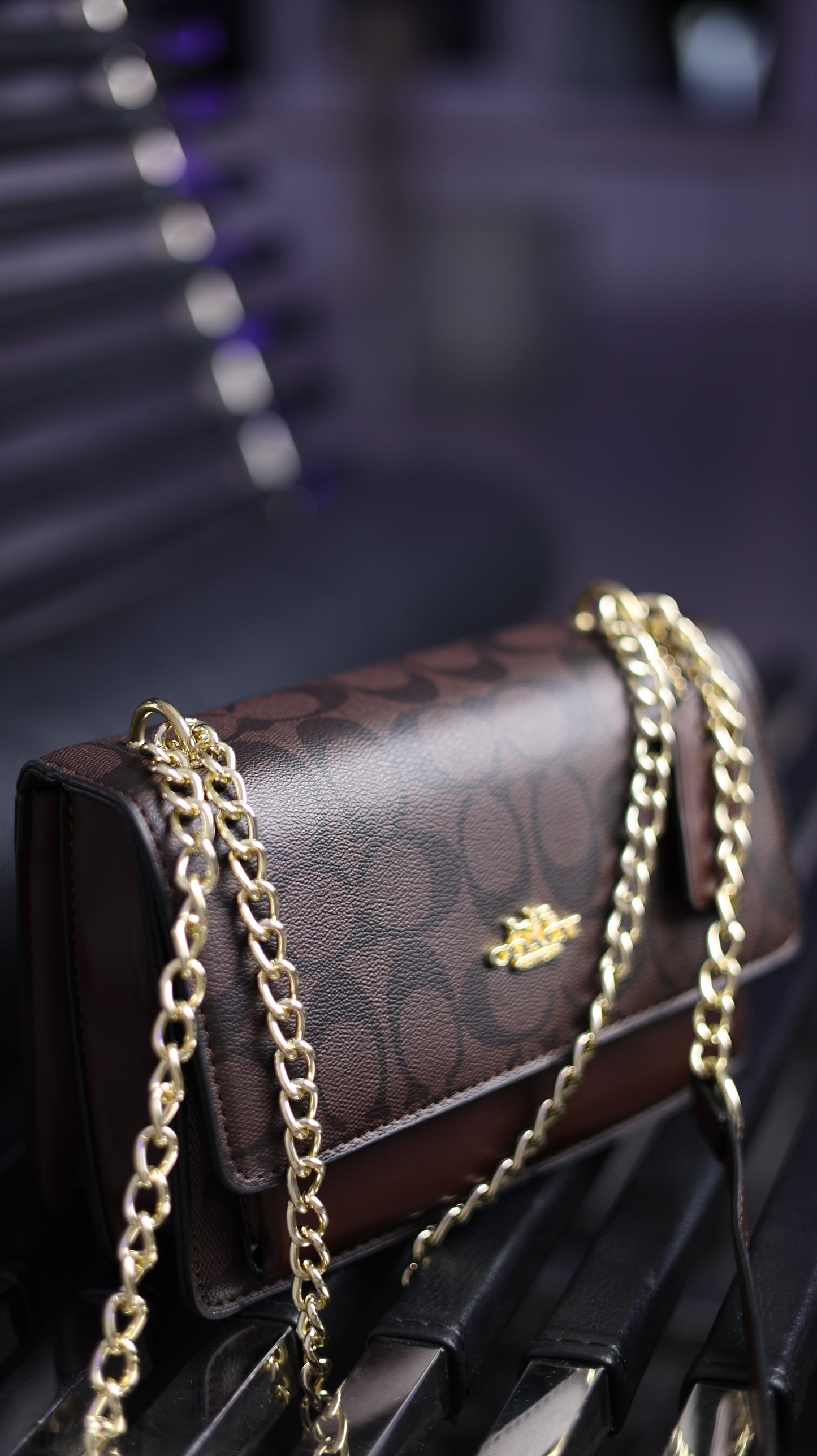 Coach  — mini klare crossbody