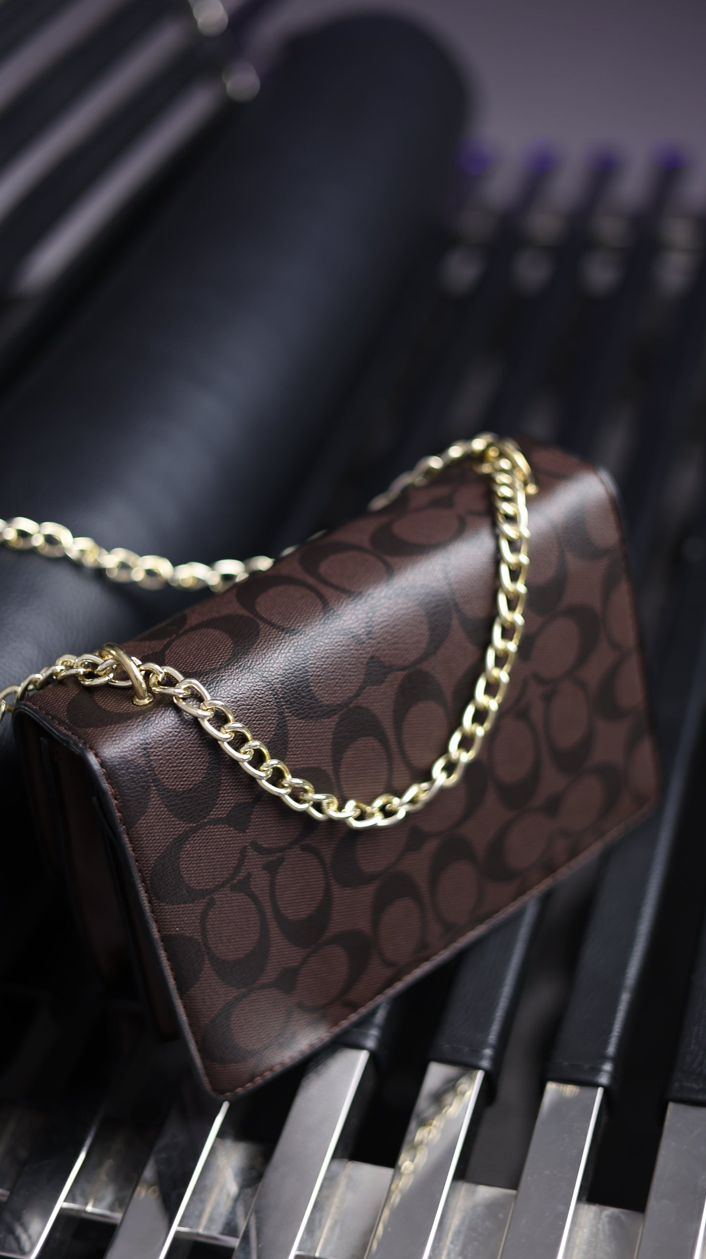 Coach  — mini klare crossbody